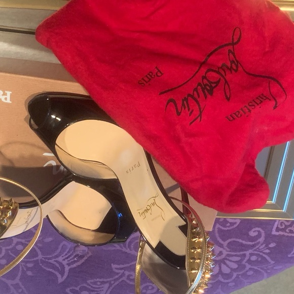 Red Bottoms - Picture 5 of 8